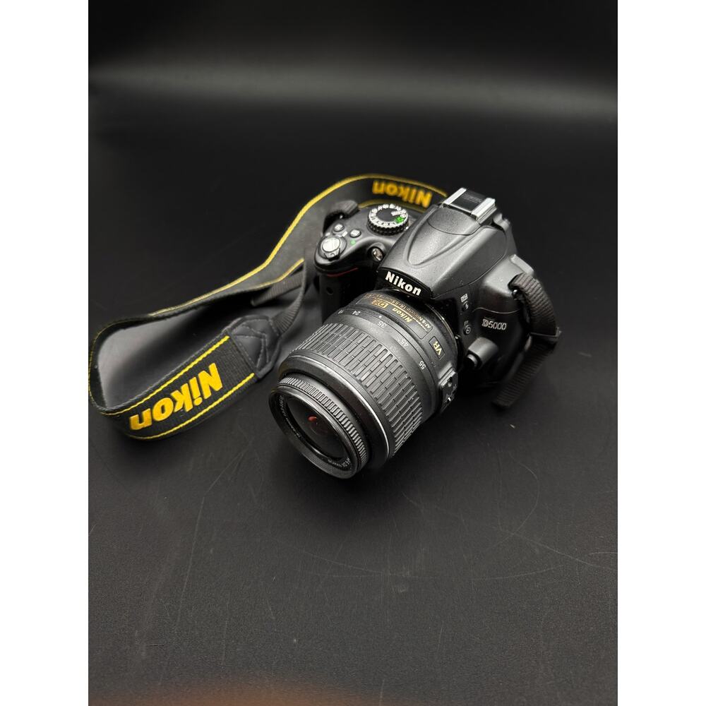 Nikon D5000 DSLR Camera 18-55mm VR Lens Carry Strap 8719 Shutter Count Charger